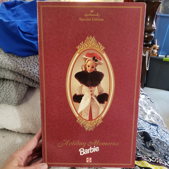 Hallmark Special Edition Holiday Memories Barbie 1995 - Picture 4 of 6